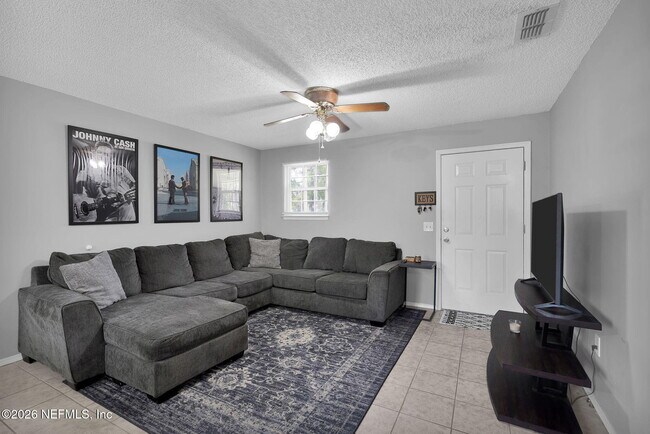 Foto del edificio - 648 W Oliver St