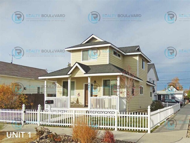 Building Photo - 1 MONTH FREE!     Gorgeous Victorian-style...