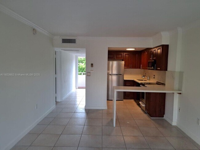Foto del edificio - 1650 NE 115th St