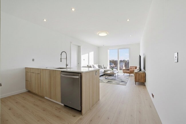 Building Photo - 1035 Commonwealth Ave