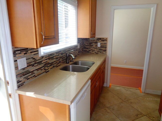 Building Photo - 1 Bedroom 1 Bath Remodeled Apartment for R...