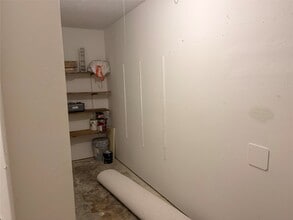 Building Photo - 1007 Stoneleigh Ct