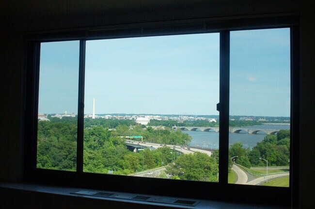 Foto del edificio - 1021 Arlington Blvd