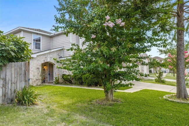 Foto del edificio - Spacious 3 Bedroom, 2.5 Bath Home Ready fo...