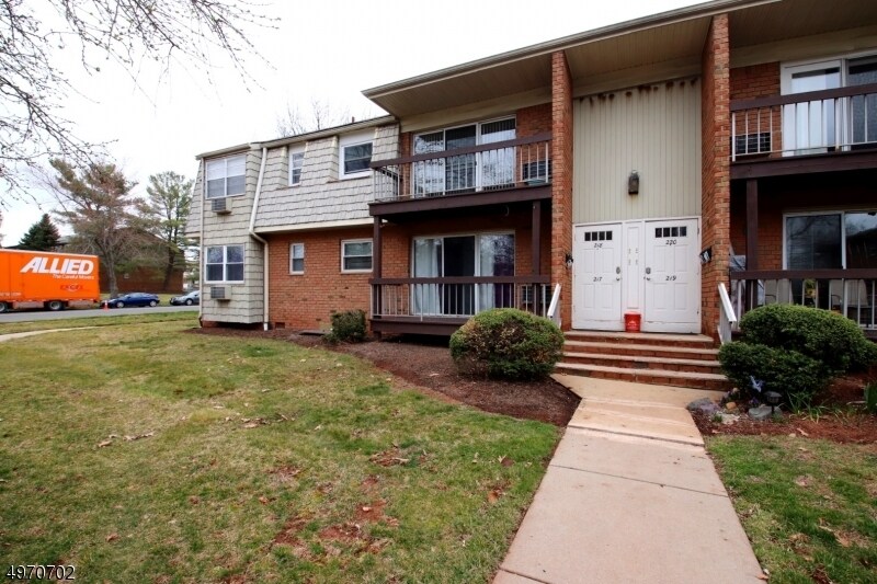 Primary Photo - 527 Andria Ave