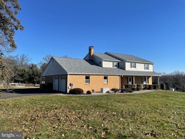 Building Photo - 1306 Hawthorne Ln