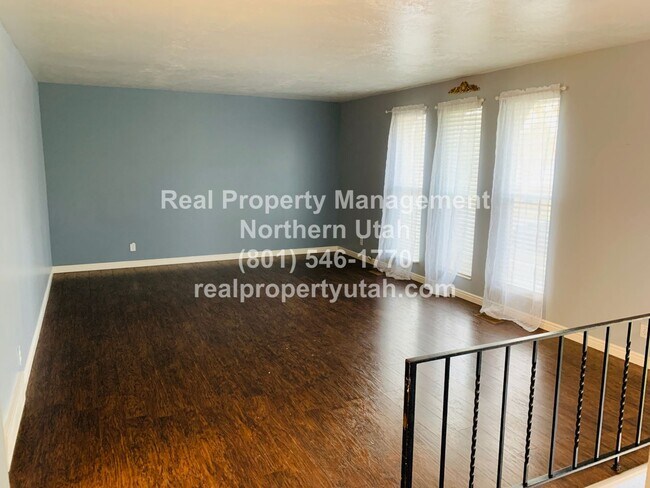 Building Photo - 4 Bedroom 2 Bath Layton Home Now Available!