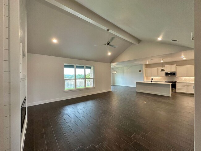 Foto del edificio - Viewable Now By Appointment!