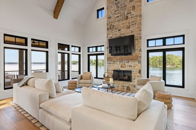 Building Photo - 346 Gatewood Dr