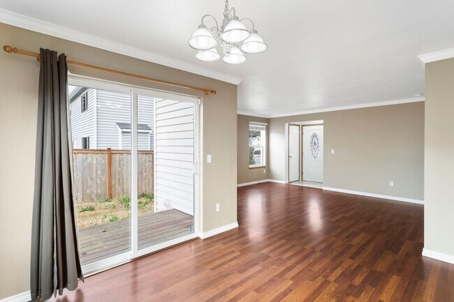 Foto del edificio - 4 Bed 2.5 Bath - Excellent Condition - Pet...