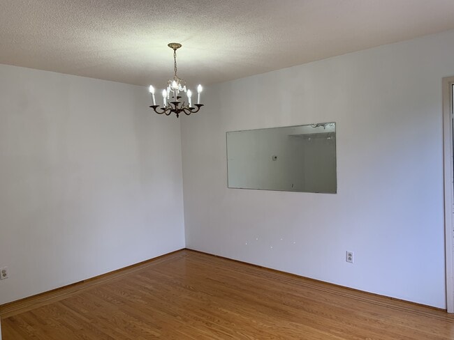 Building Photo - 5342-539A 9a Ave