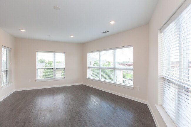 Building Photo - 3630 N Davidson St
