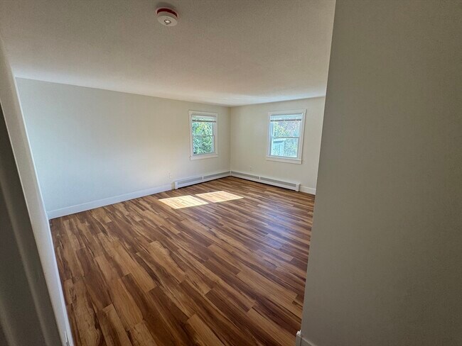 Building Photo - 79 Cranston St