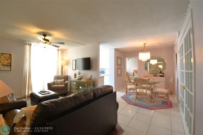 Building Photo - 1505 N Riverside Dr