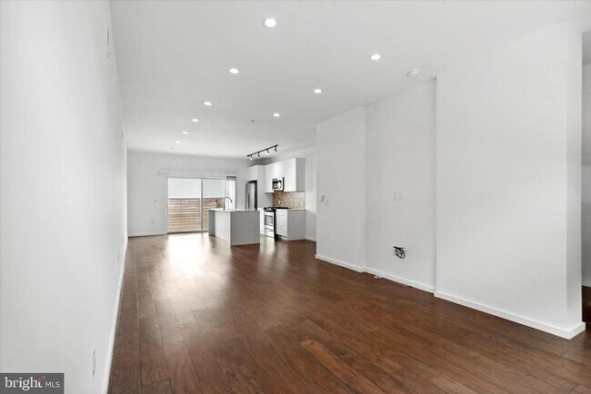 Building Photo - 531 W Jefferson St