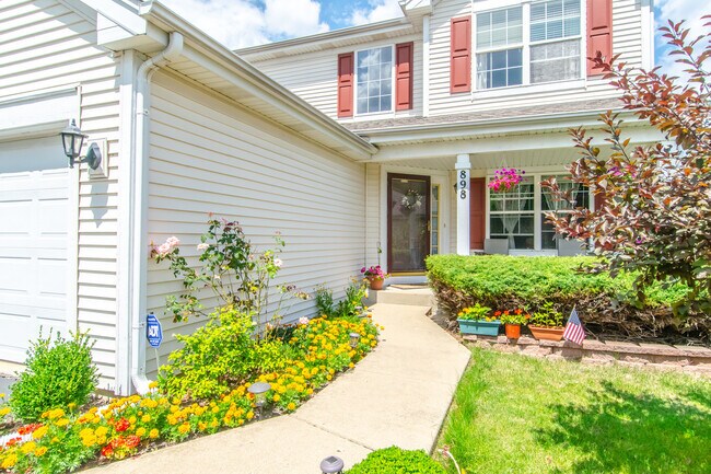 Building Photo - 898 Lakestone Ln