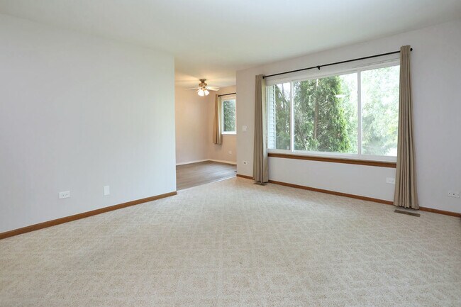 Building Photo - 633 Mallard Ct