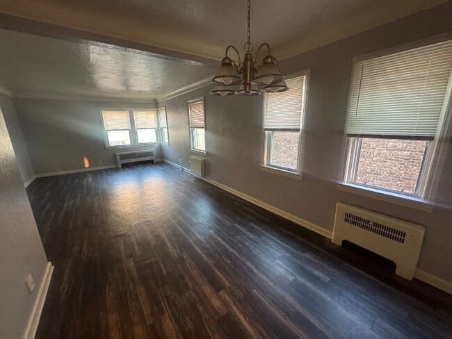 Foto del edificio - 2826 E 130th St