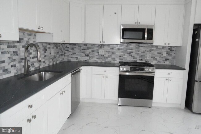 Foto del edificio - 7308 Normandy Dr