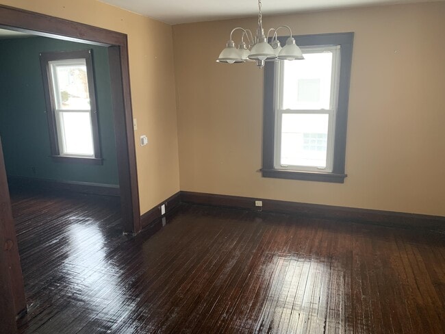 Building Photo - 1259 E Pershing St