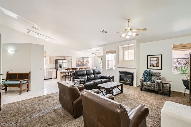 Foto del edificio - 7515 Splashing Rock Dr