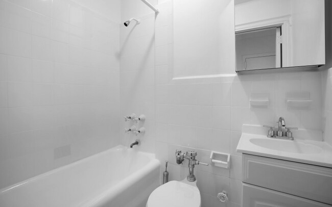 Foto del edificio - 215 W 23rd St