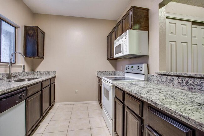 Foto del edificio - 5550 Spring Valley Rd