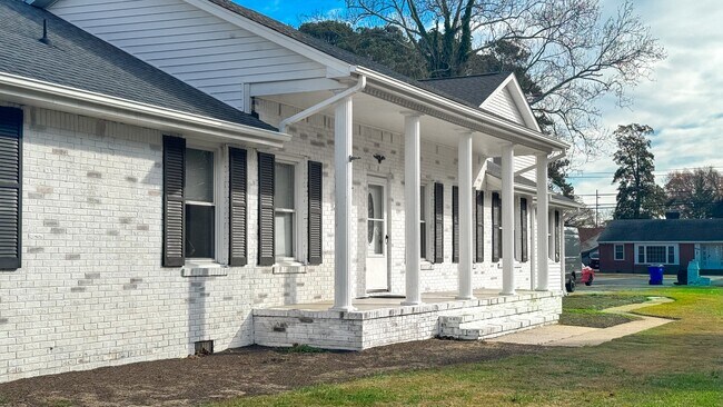 Foto del edificio - 5100 Shenstone Dr