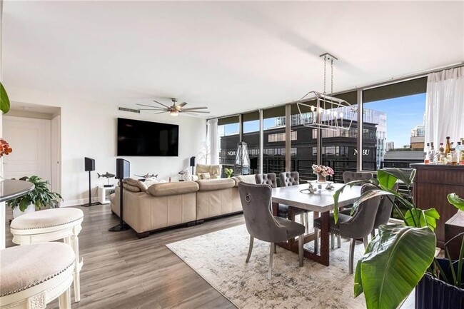 Foto del edificio - 700 Park Regency Pl NE