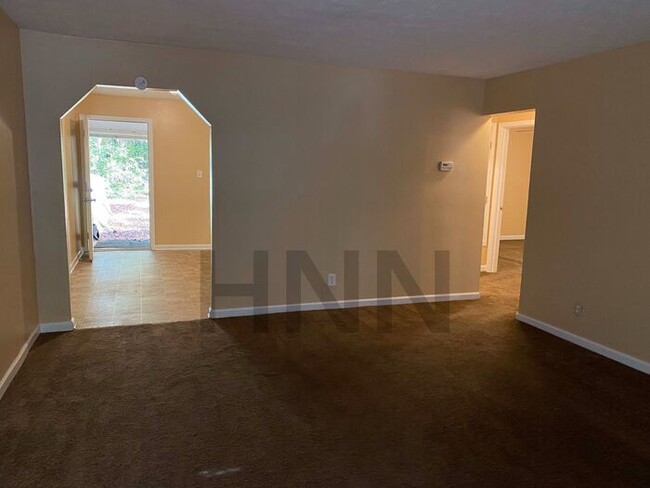 Building Photo - Cute 2/1 Duplex in Forest Park!