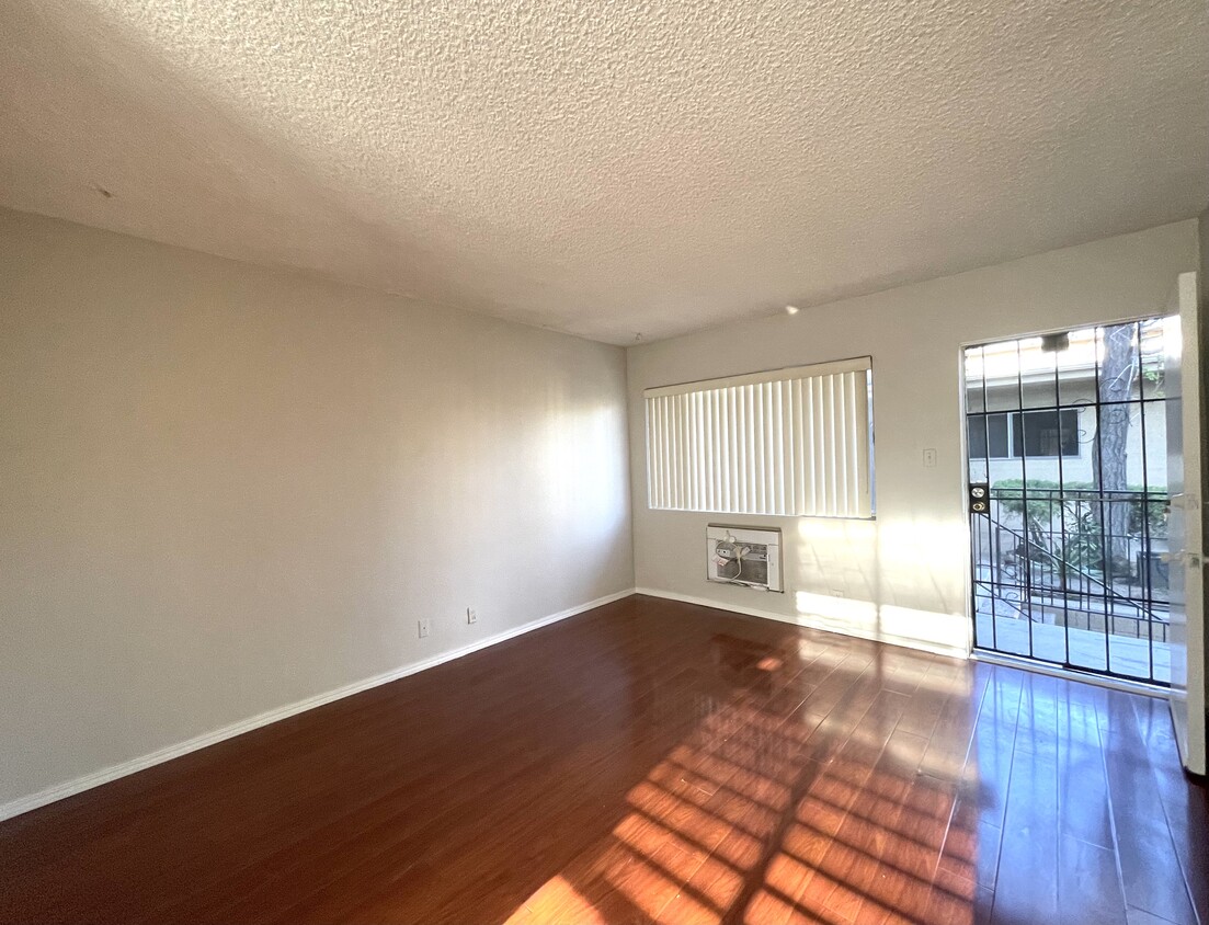 Primary Photo - 701 W Newmark Ave
