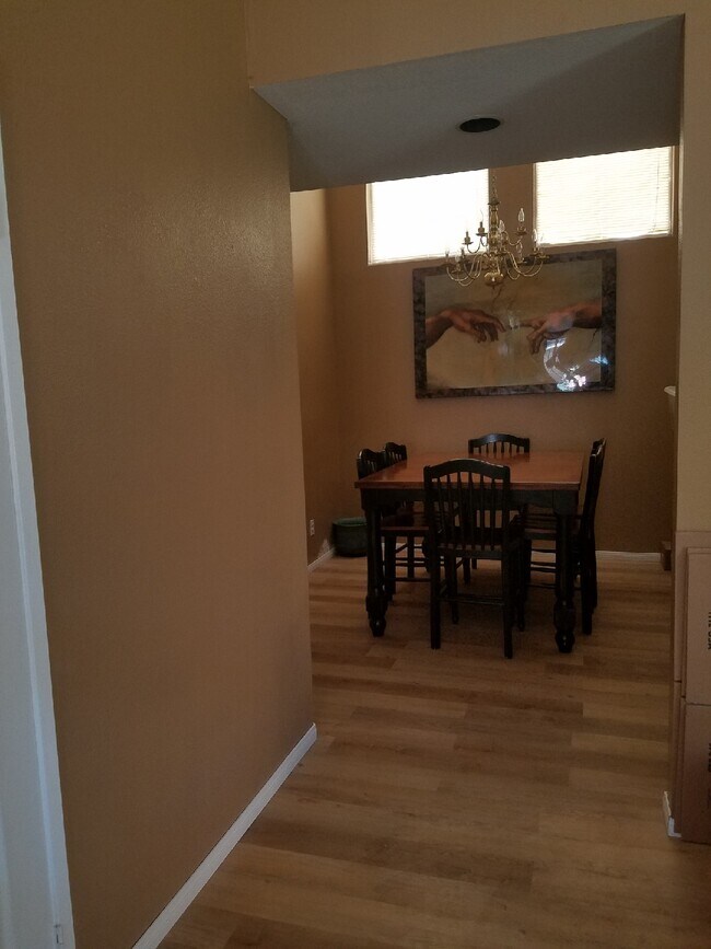 Building Photo - 940 La Palma Cir