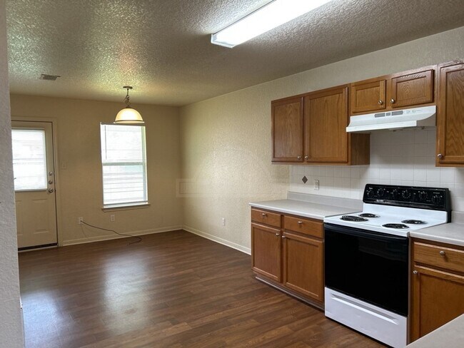 Foto del edificio - 1600 Dugger Cir
