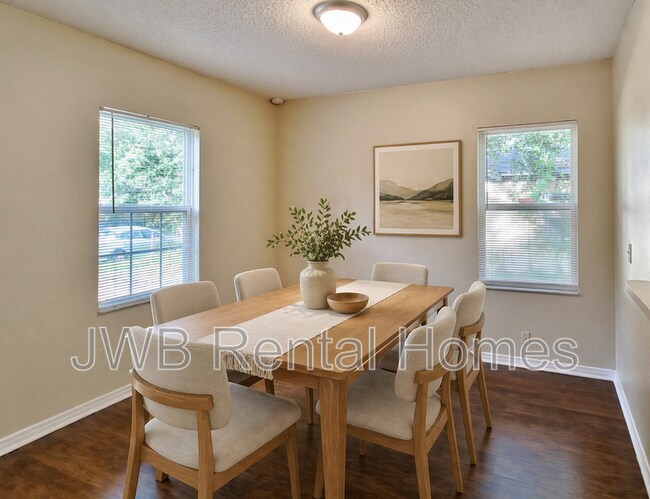 Foto del edificio - 1609 W 24th St