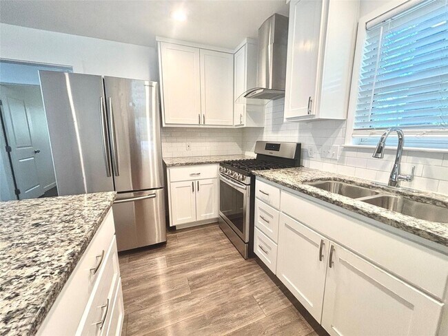 Foto del edificio - 1603 E 12th St
