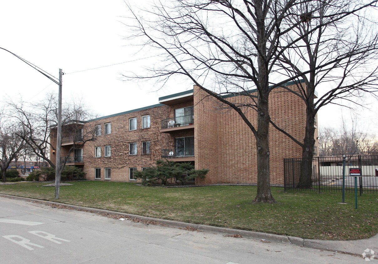 Building Photo - 3647 McKinley St NE