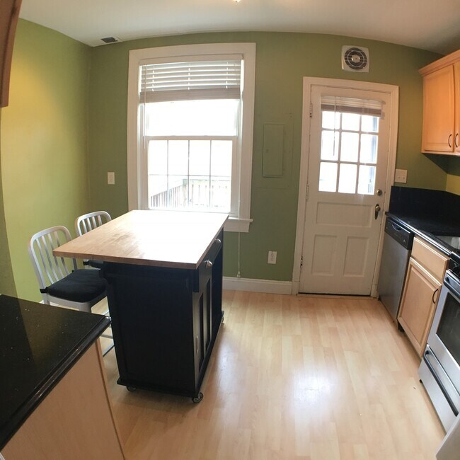 Foto del edificio - Updated 1BR/1BA 2-level TH in great location