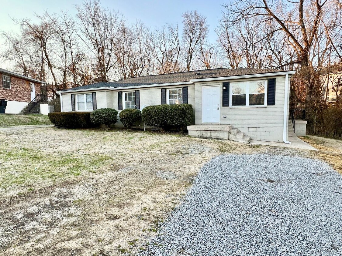 Primary Photo - 3 Bed 2 Bath House w/ Fenced Yard $1850