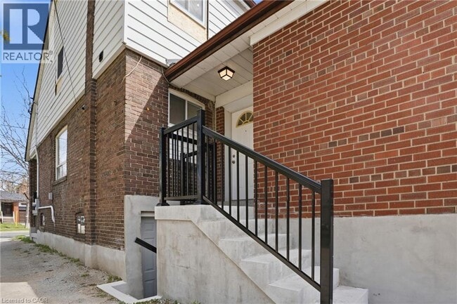 Building Photo - 1049 Glencairn Ave