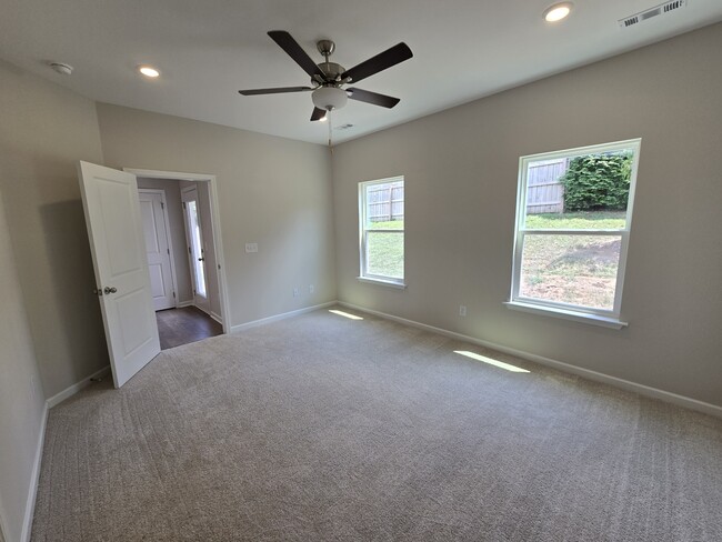 Building Photo - 5142 Pace Pk Cir
