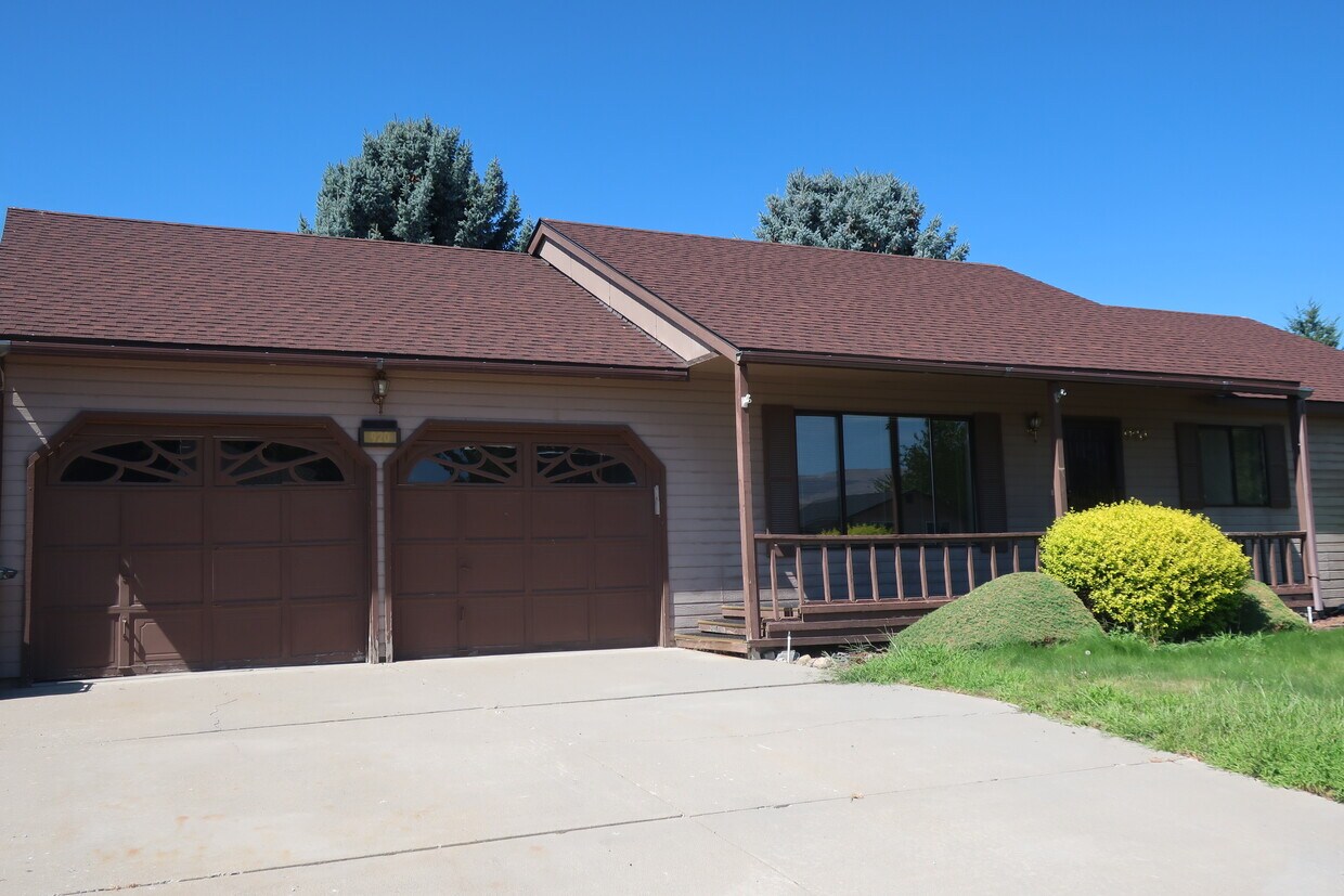 Primary Photo - 920 Grenz St