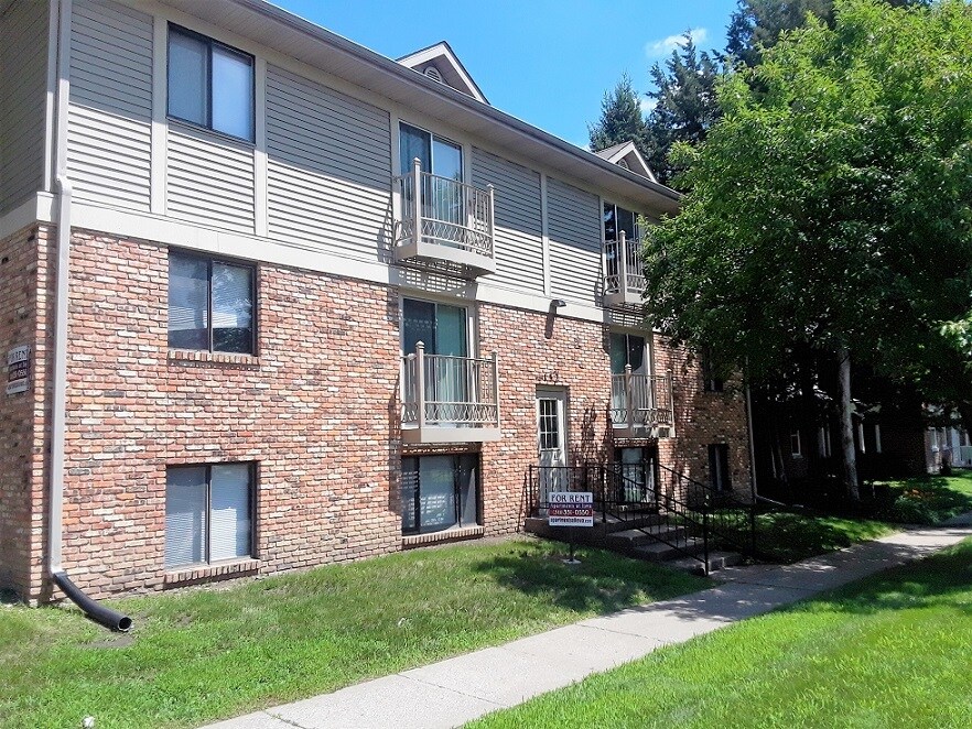 132 N Dodge St Unit 2, Iowa City, IA 52245 Apartments 132 N Dodge St