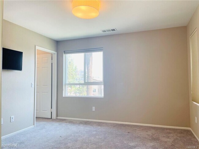 Building Photo - 3 br, 3 bath House - 14667 1/2 Sherman Way