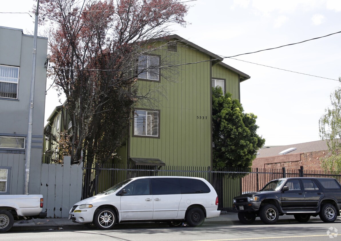 Building Photo - 5537 Foothill Blvd