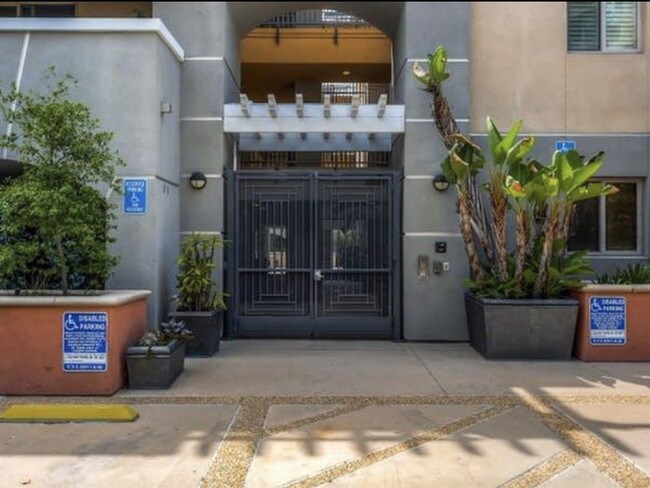 Building entry - 3857 Pell Pl