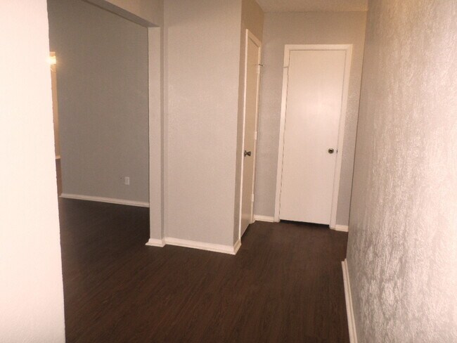 Foto del edificio - Garland 3 Bedroom Home!!
