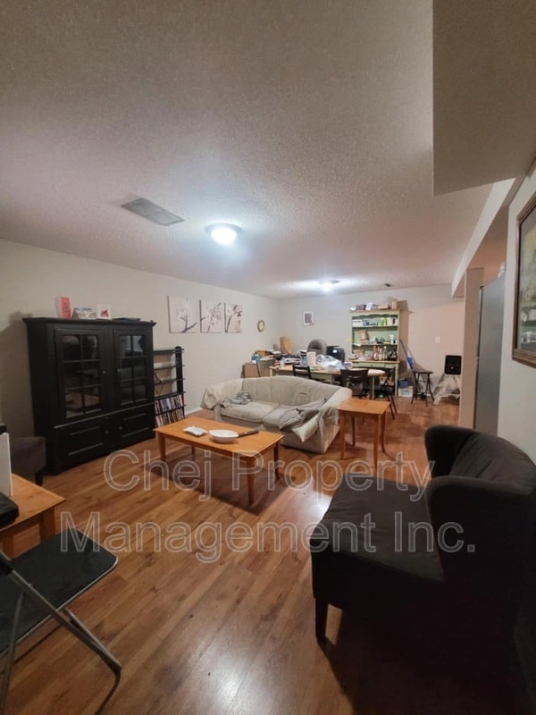 Building Photo - 14212-14114 114 St NW