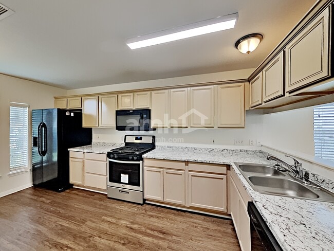 Foto del edificio - 23126 N Waterlake Dr