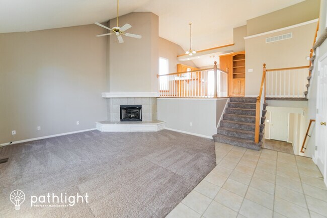 Foto del edificio - 705 Old Paint Rd, Raymore, MO, 64083