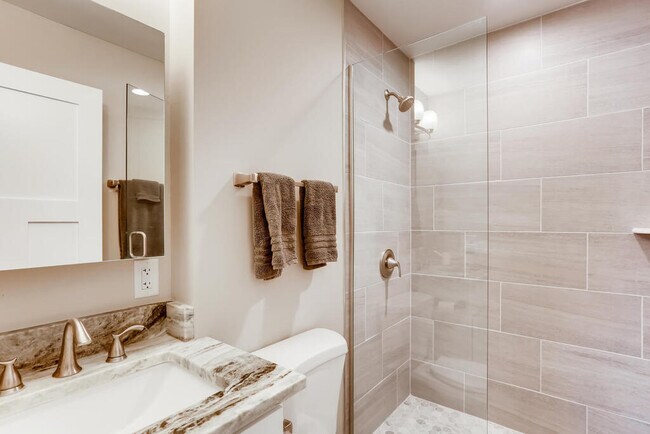 Foto del edificio - 18300 24th Ave N